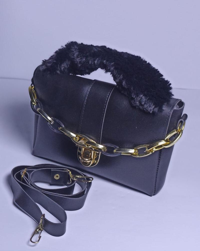 Chunky Chain Purse With Fur