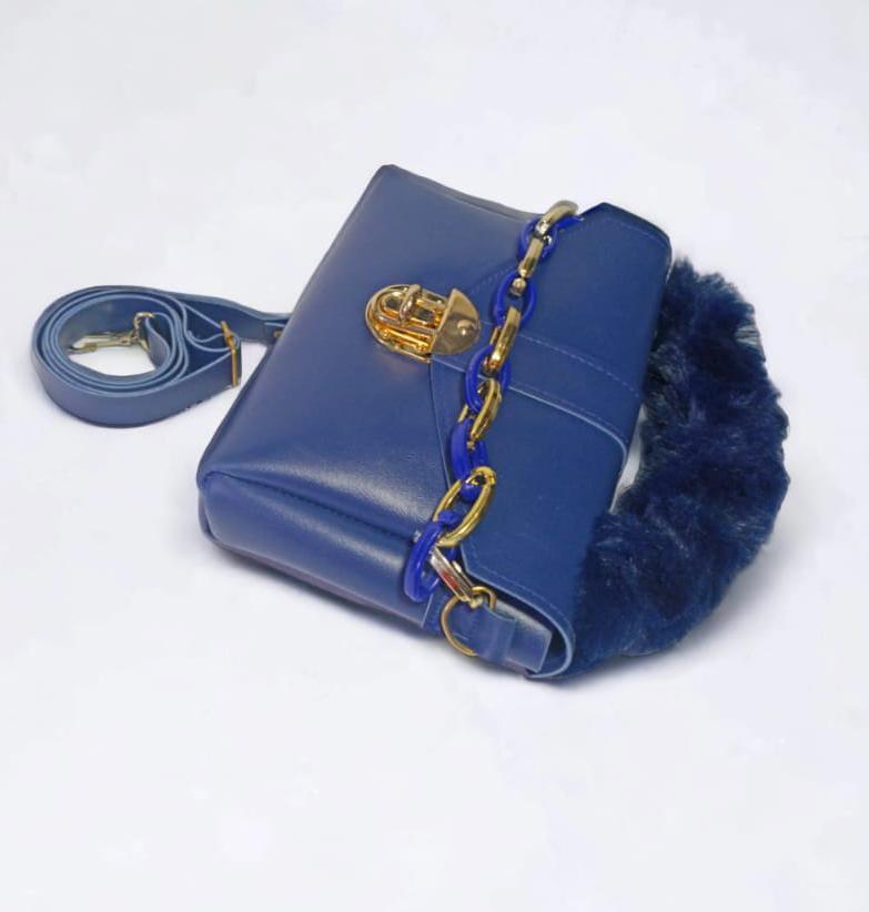 Chunky Chain Purse With Fur