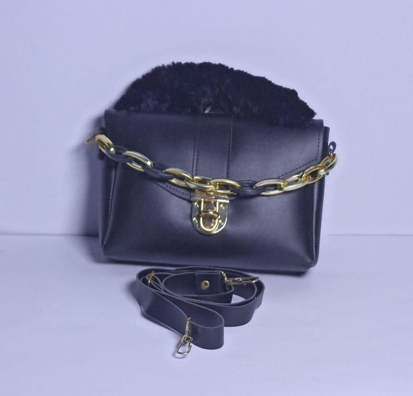 Chunky Chain Purse With Fur